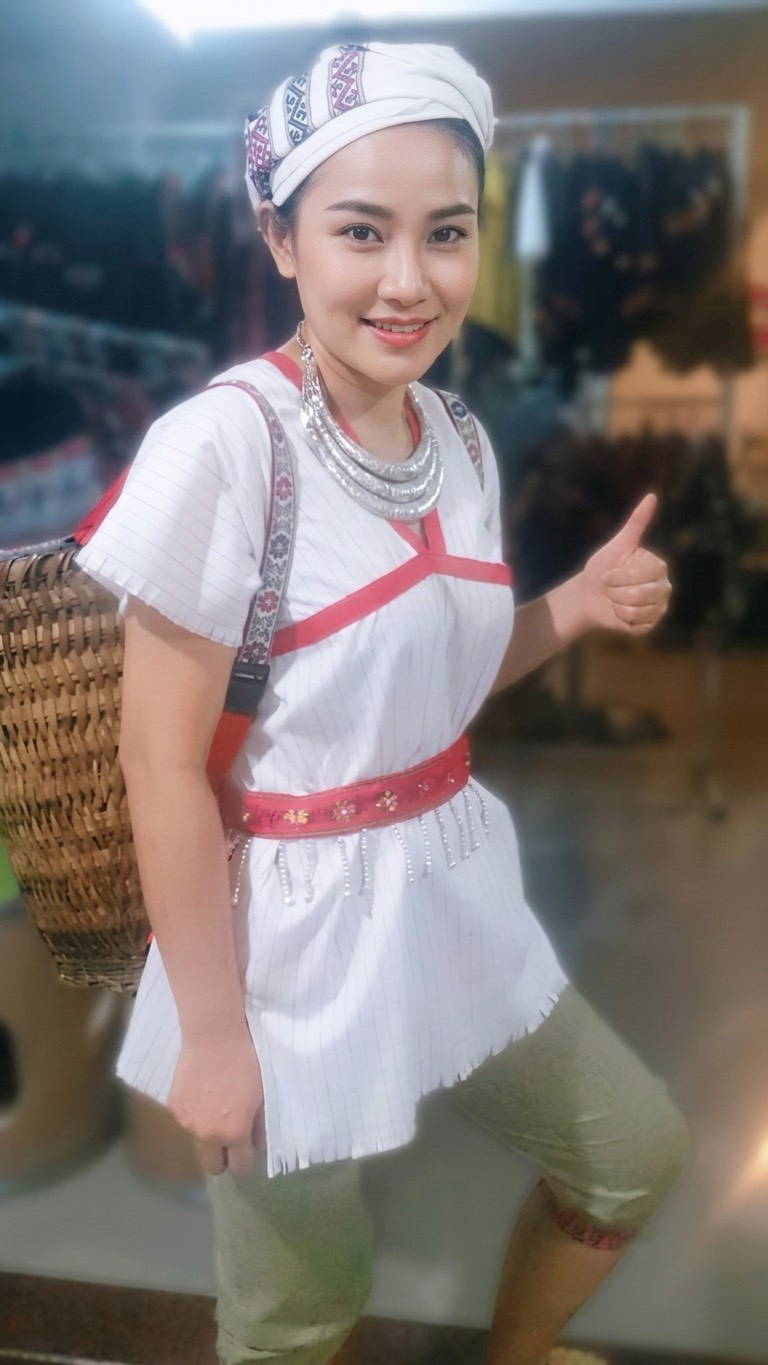 ชุดชาวเขาหญิง-กางเกง-เสื้อขาว